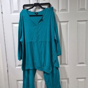 Link Teal Apparel Set